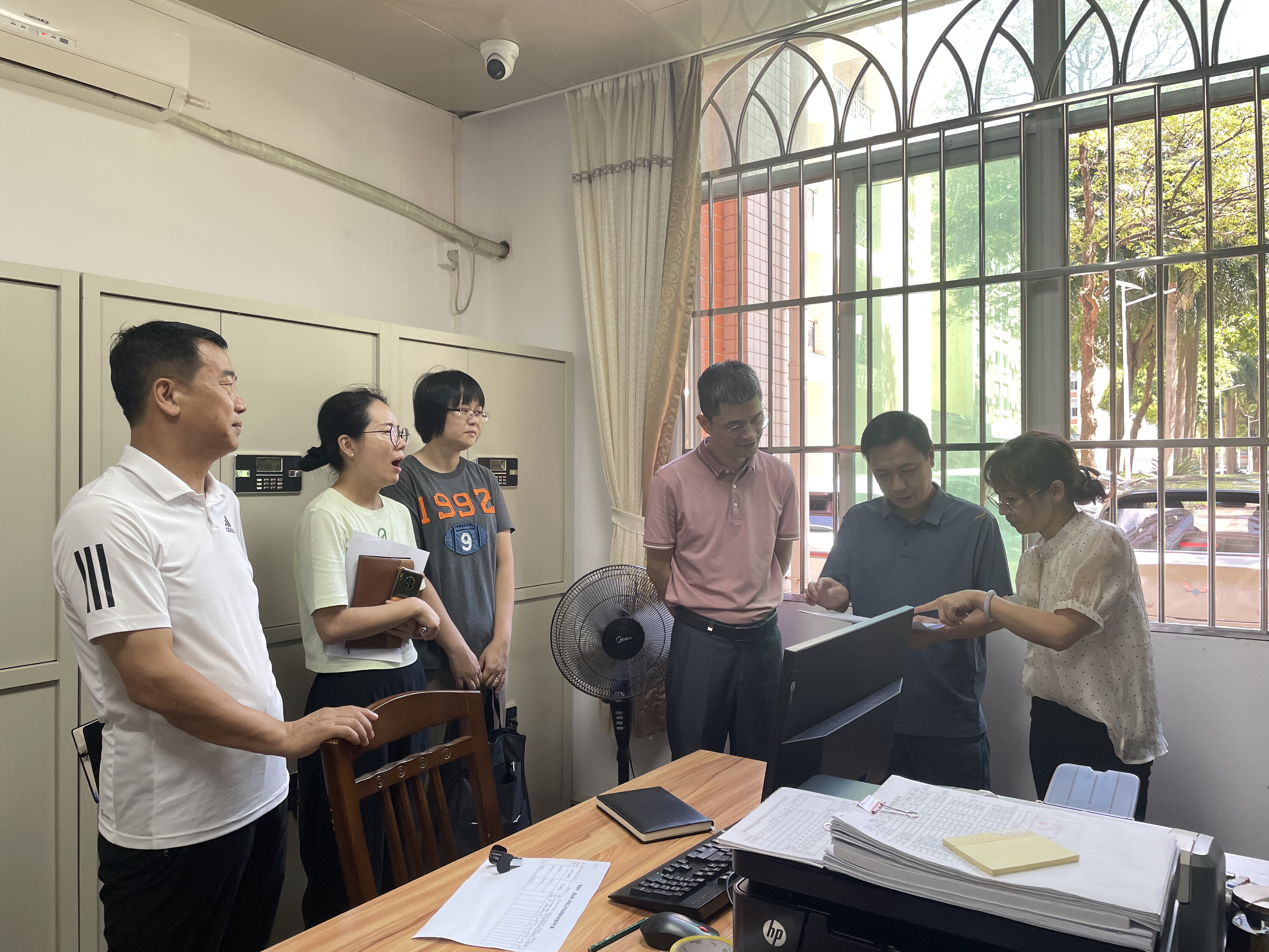 检查小组莅临财务处进行“管理年”建设第二阶段工作完成情况的检查