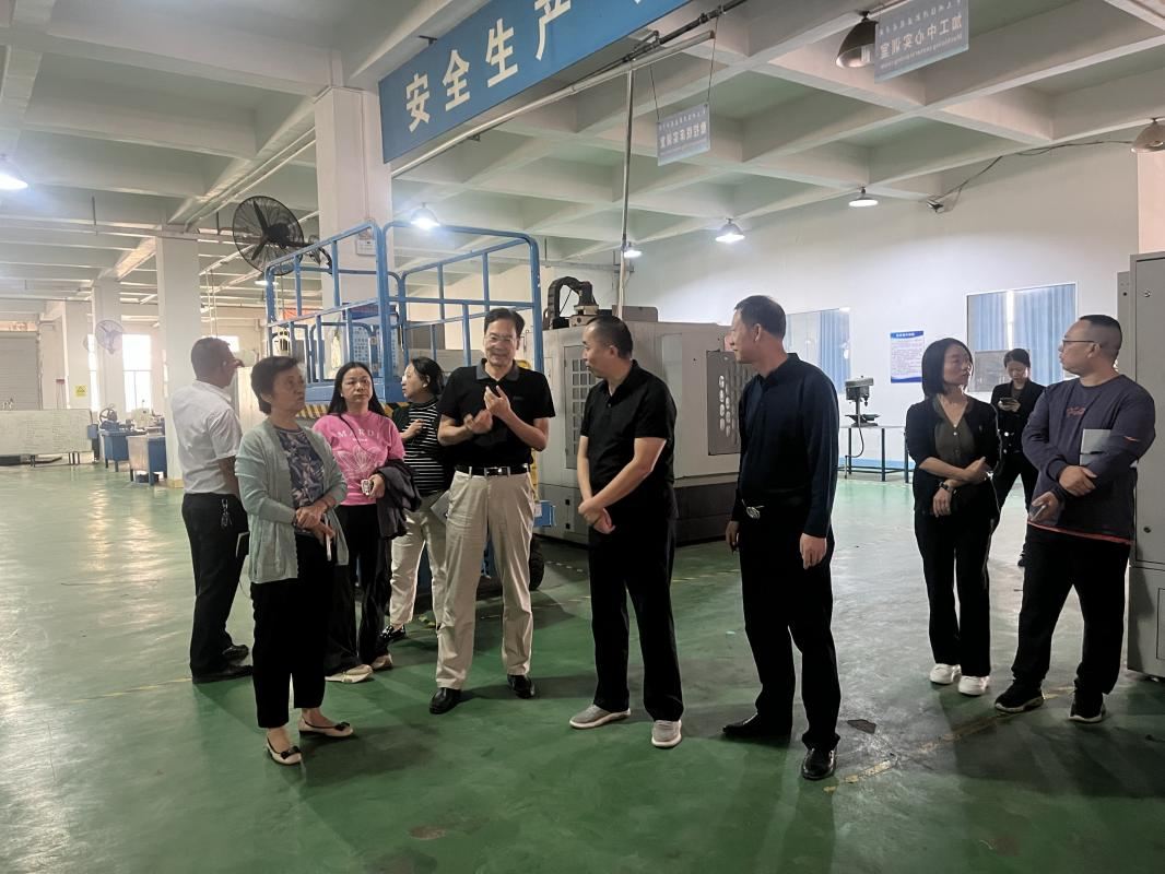 学校领导带队开展实训室工作检查