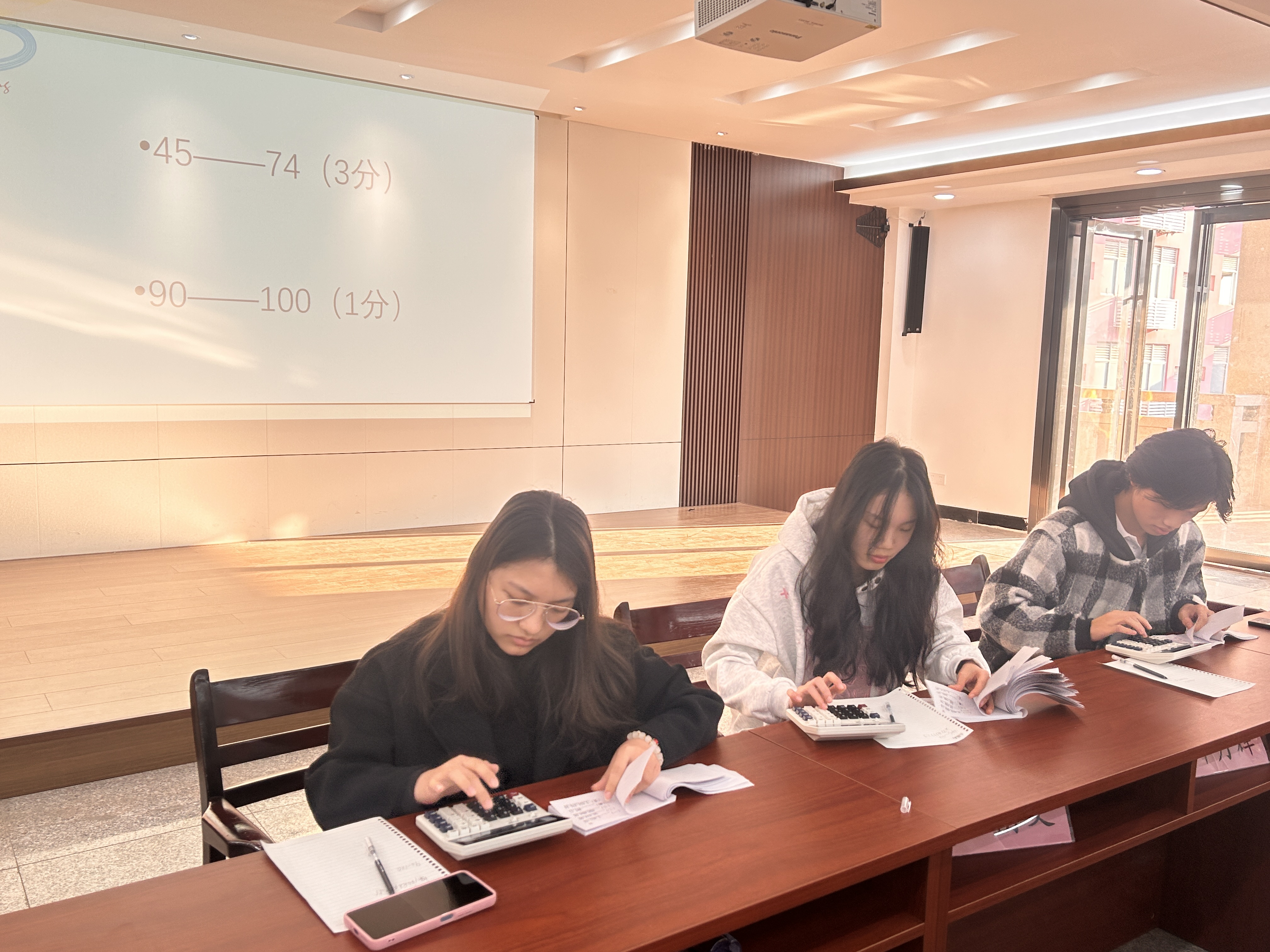经济管理学院举行“江财杯”翻打传票技能比赛
