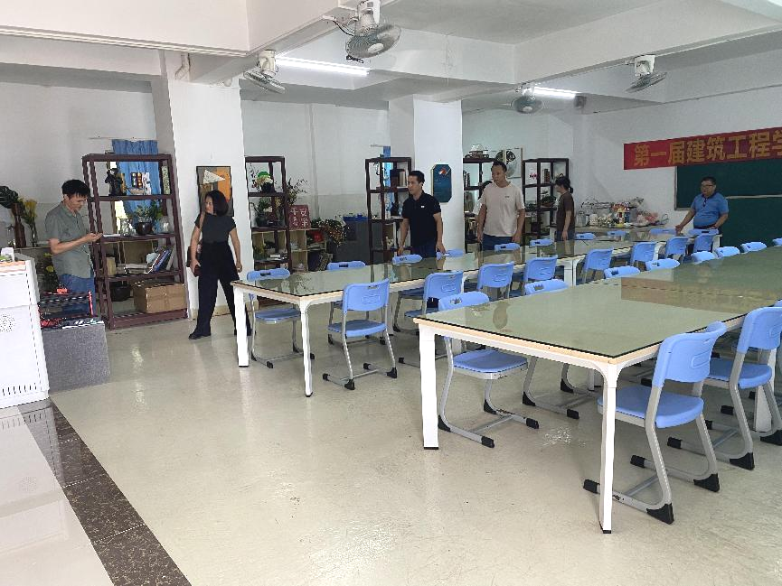 “筑牢实训安全线，擦亮卫生风景线”学院开展实训室安全卫生检查活动
